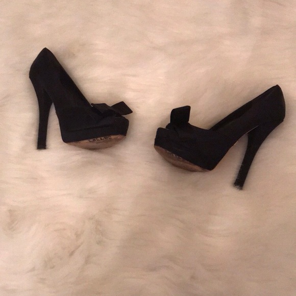 Heels - Picture 3 of 6